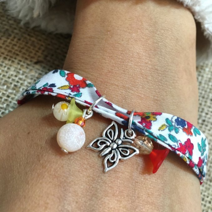 Bracelet 16cm, ruban fleuri blanc et multicolore, papillon