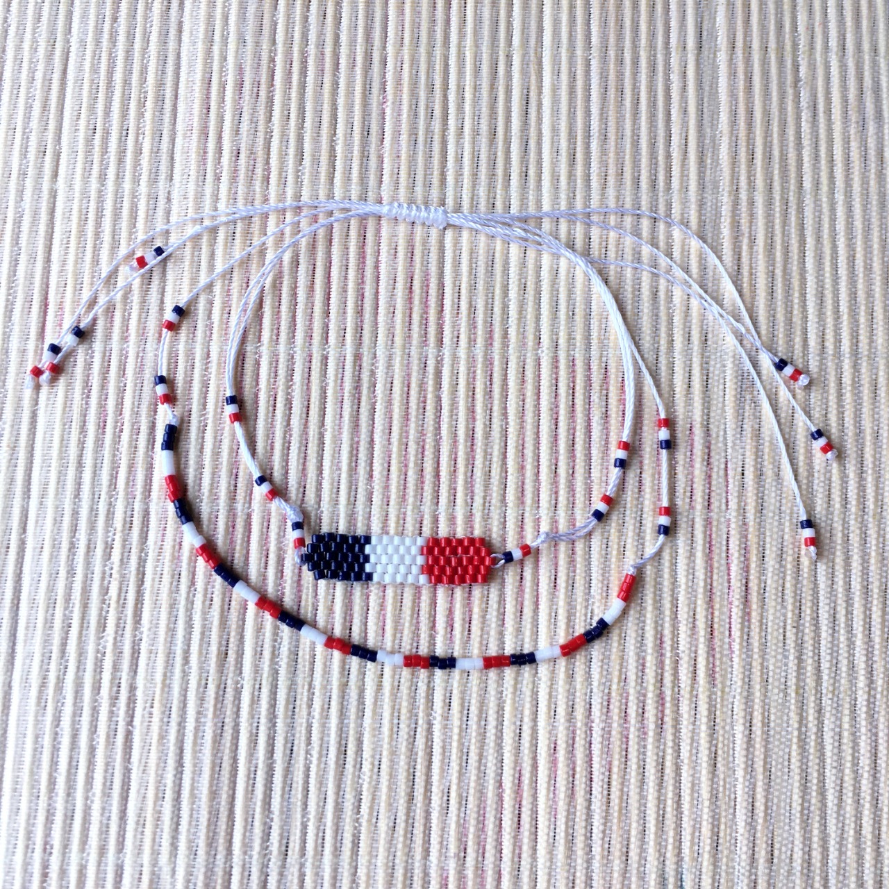 Bracelet minimaliste supporter Français bleu, blanc, rouge, double rang :