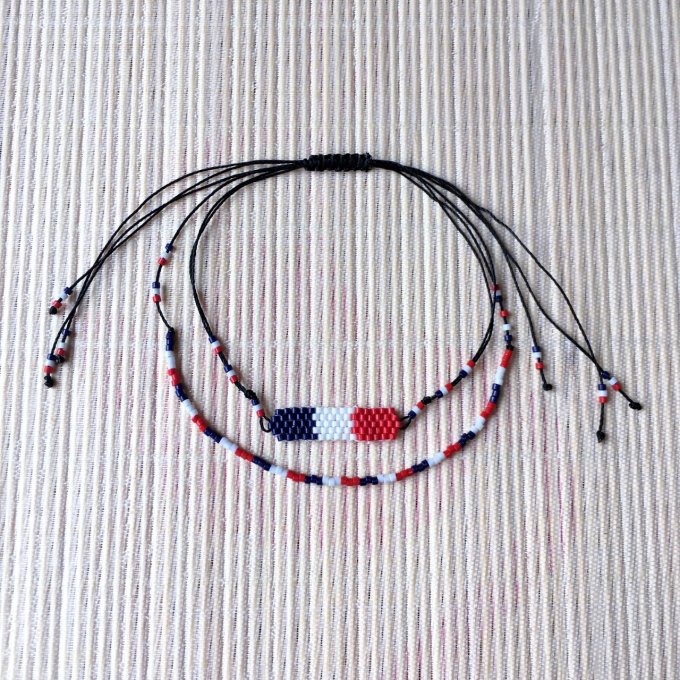 Bracelet minimaliste supporter Français bleu, blanc, rouge, double rang & base fil noir