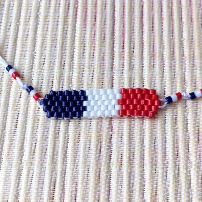 Bracelet minimaliste supporter Français bleu, blanc, rouge, fil blanc 