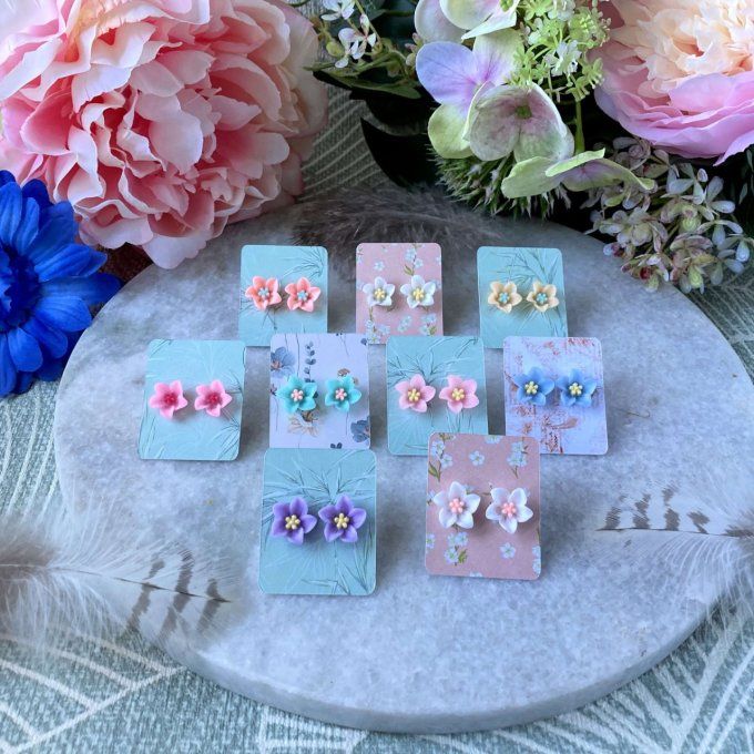 Boucles d’oreilles, clou d’oreille, fleur tropicale, violet, vert, bleu, jaune, rose, blanc 