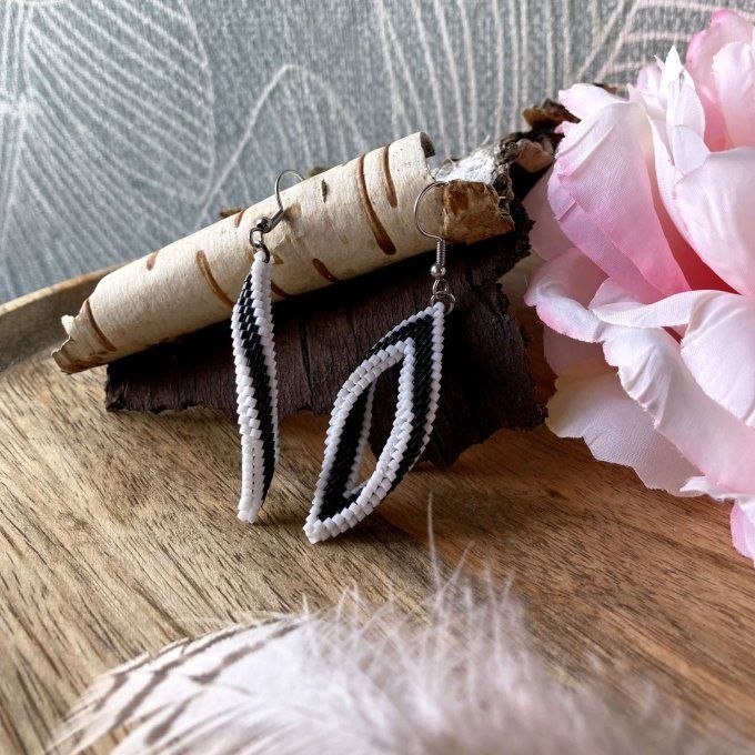 Boucles d'oreilles tissées en perles Miyuki blanc et noir