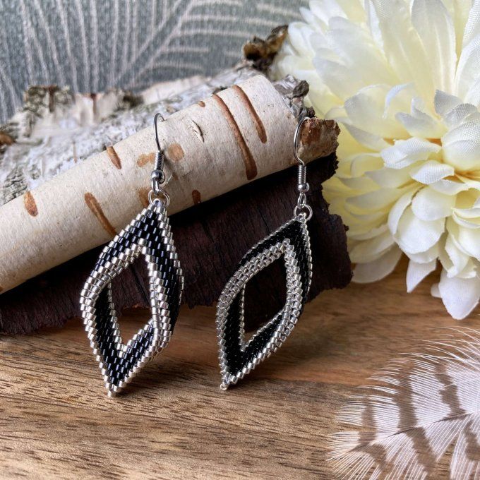 Boucles d'oreilles tissées en perles Miyuki noir et argent