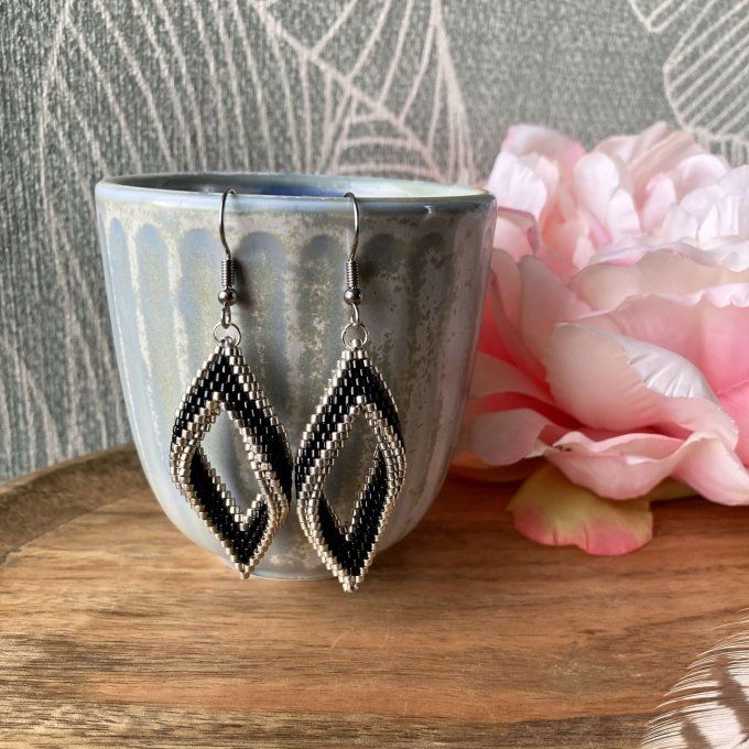 Boucles d'oreilles tissées en perles Miyuki noir et argent