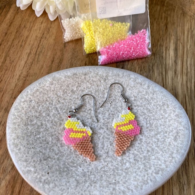 Boucles d’oreilles cornet de glace en perles Miyuki – Framboise, citron et chantilly