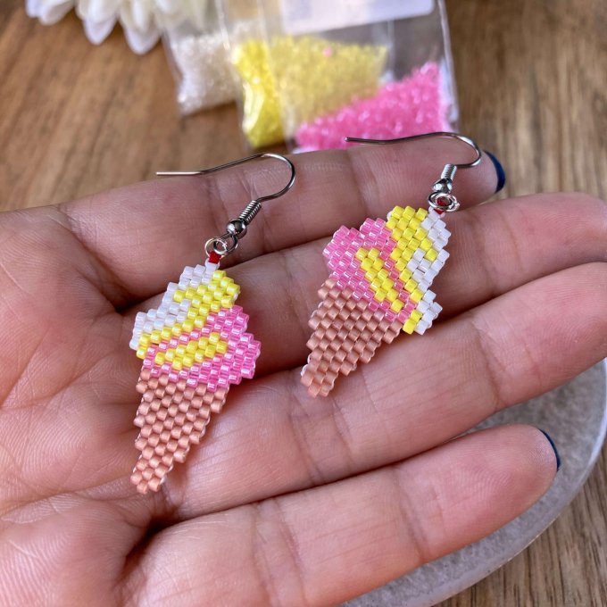 Boucles d’oreilles cornet de glace en perles Miyuki – Framboise, citron et chantilly