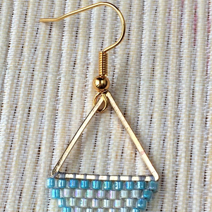 Boucles d'oreilles triangle en tissage de perles Miyuki bleu lagon & jaune