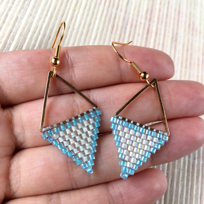 Boucles d'oreilles triangle en tissage de perles Miyuki bleu lagon & jaune