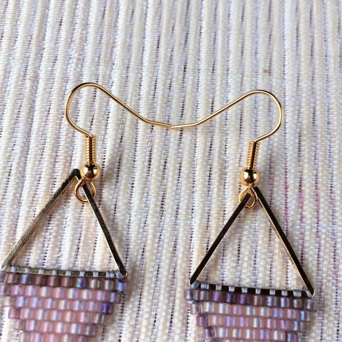 Boucles d'oreilles triangle en tissage de perles Miyuki cappuccino