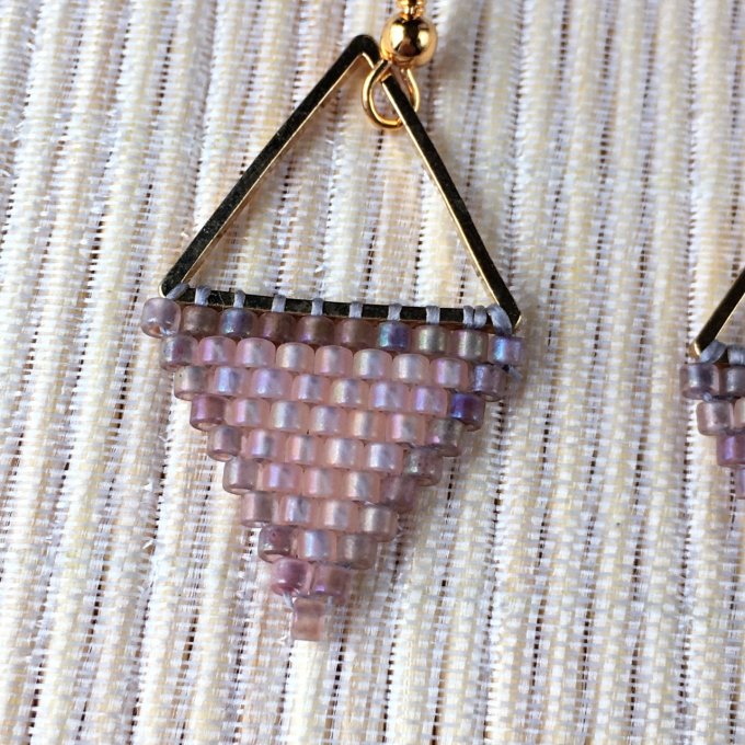 Boucles d'oreilles triangle en tissage de perles Miyuki cappuccino