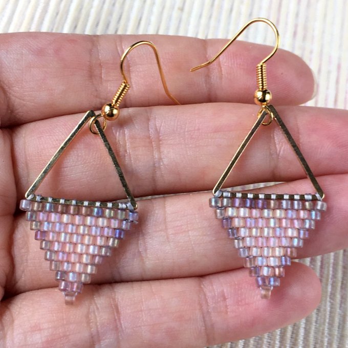 Boucles d'oreilles triangle en tissage de perles Miyuki cappuccino