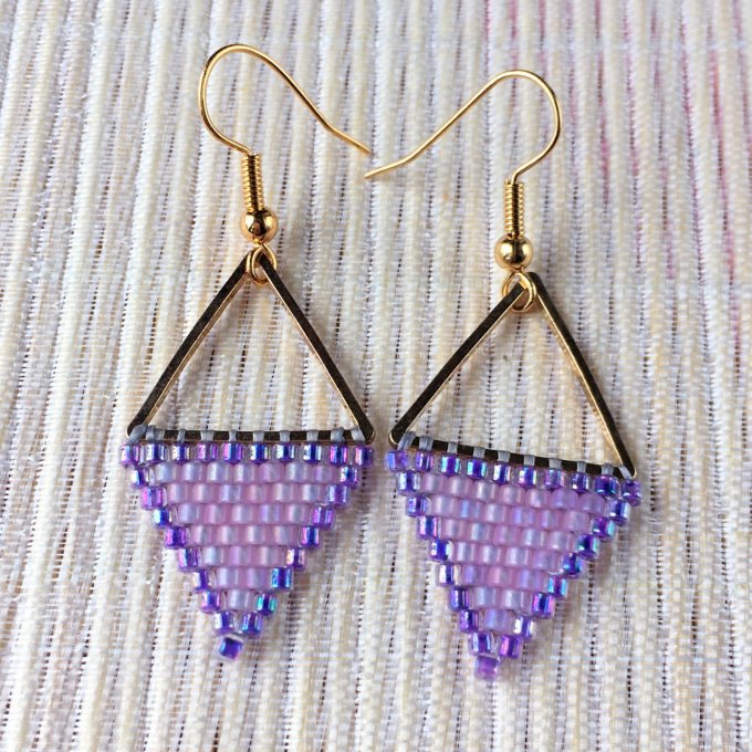 Boucles d'oreilles triangle en tissage de perles Miyuki violet & rose