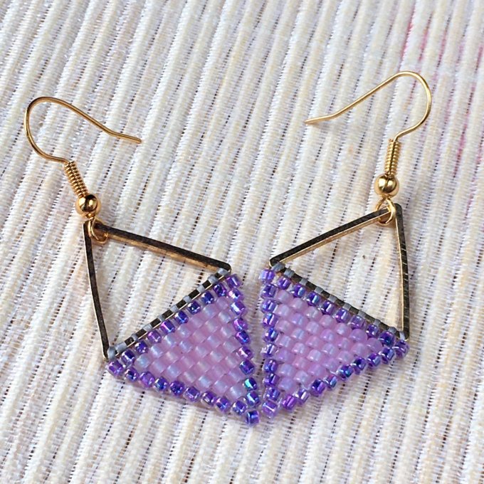 Boucles d'oreilles triangle en tissage de perles Miyuki violet & rose