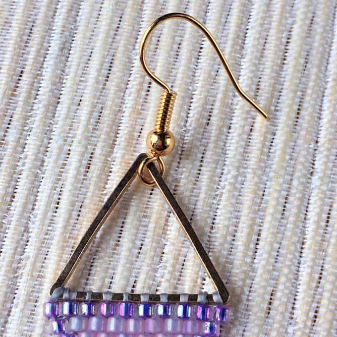 Boucles d'oreilles triangle en tissage de perles Miyuki violet & rose