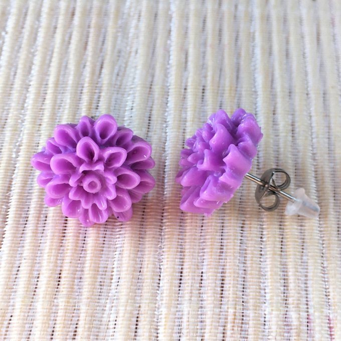 Clou d’oreille, fleur de dahlia, beige, bleu foncé, jaune, rose, violet, blanc 