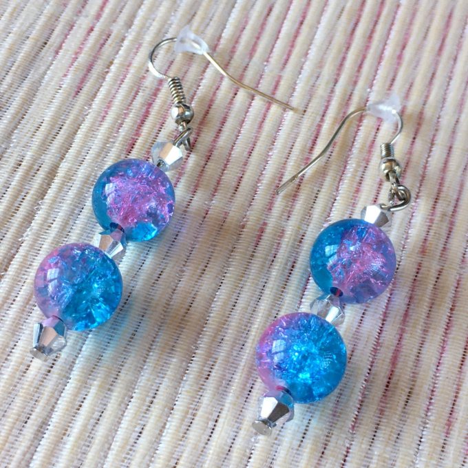 Boucles d'oreilles pendantes, à perles craquelées, bleu et rose