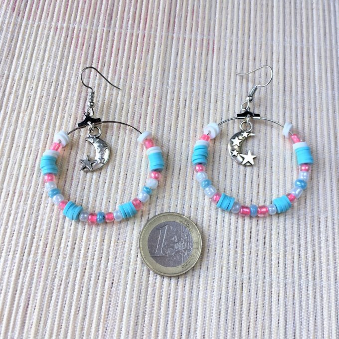 Boucles d'oreilles Créoles, perles Heishi turquoise & breloque lune