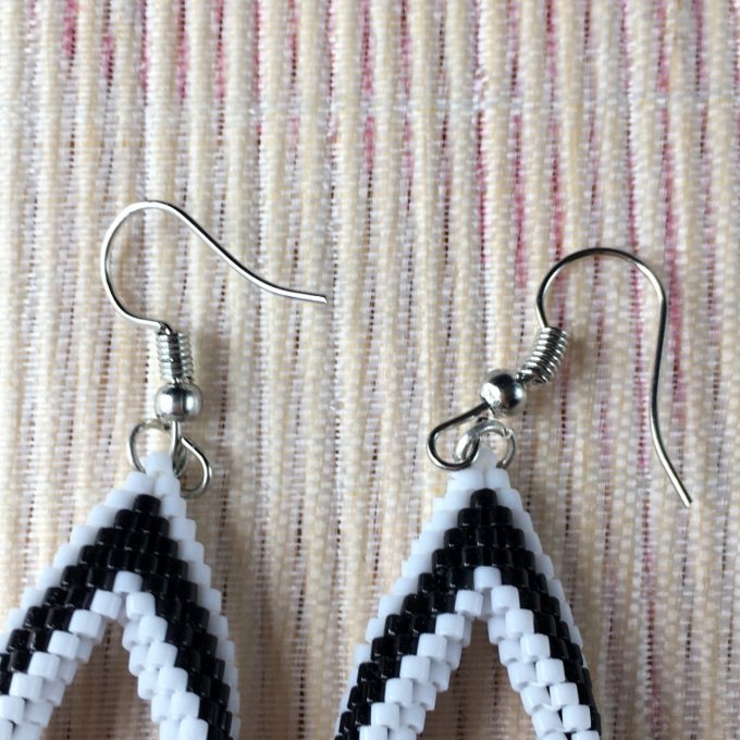 Boucles d'oreilles tissées en perles Miyuki blanc et noir