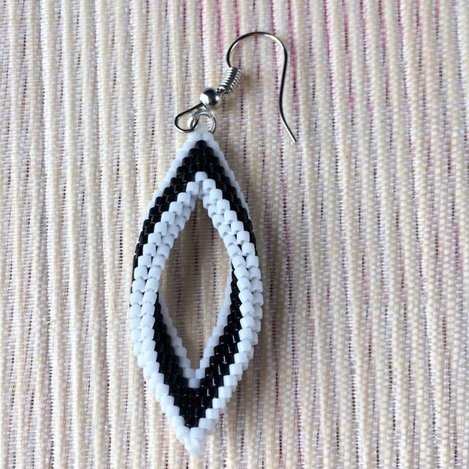 Boucles d'oreilles tissées en perles Miyuki blanc et noir