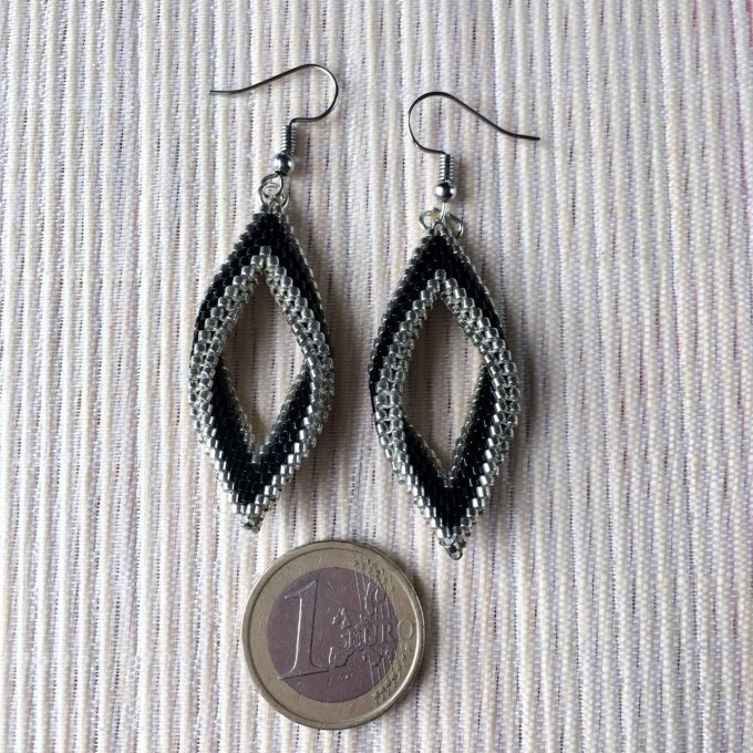 Boucles d'oreilles tissées en perles Miyuki noir et argent