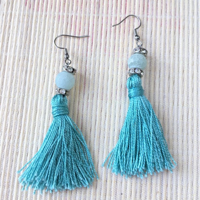 Boucles d'oreilles grand pompon & perle en pierre, bleu céladon