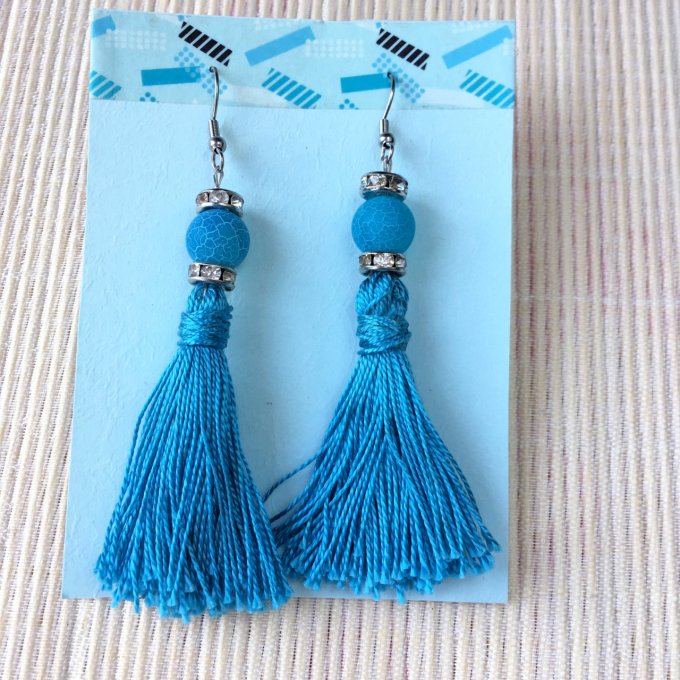 Boucles d'oreilles grand pompon & perle en pierre, bleu ciel