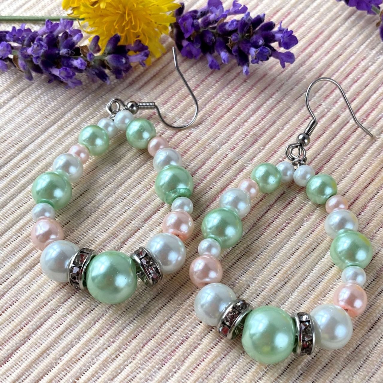 Boucles d’oreilles grandes gouttes d’eau en perles, Vert amande, Rose doux & Blanc