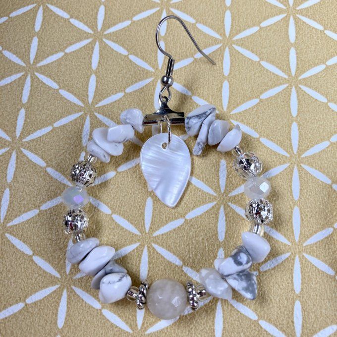 Boucles d'oreilles créoles en Howlite