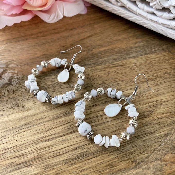 Boucles d'oreilles créoles en Howlite