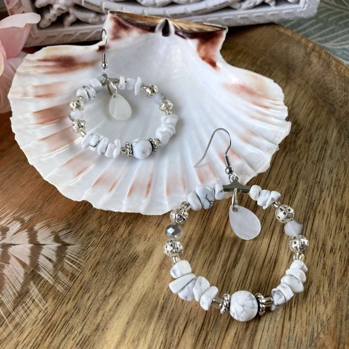 Boucles d'oreilles créoles en Howlite
