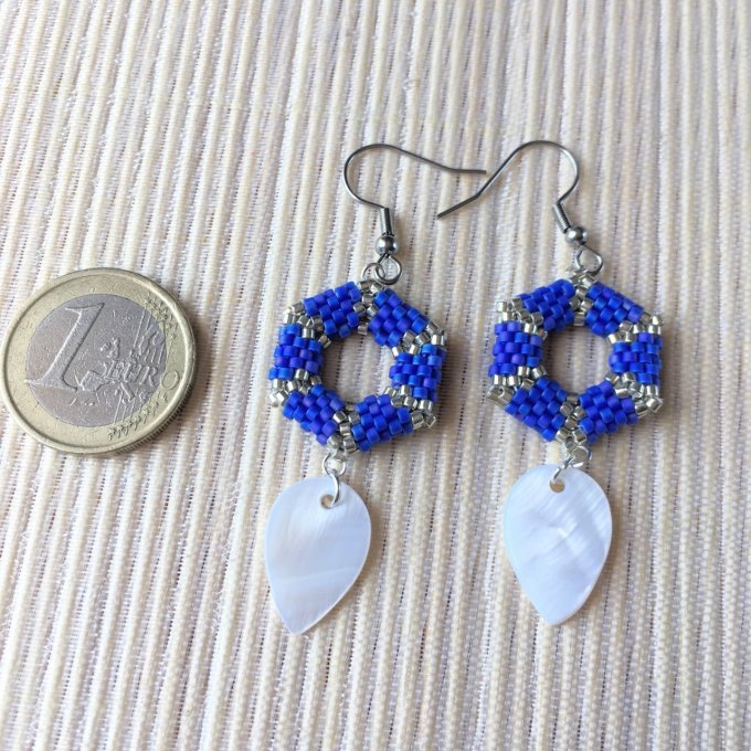 Boucles d'oreilles hexagone bleu jean & argenté, tissage miyuki