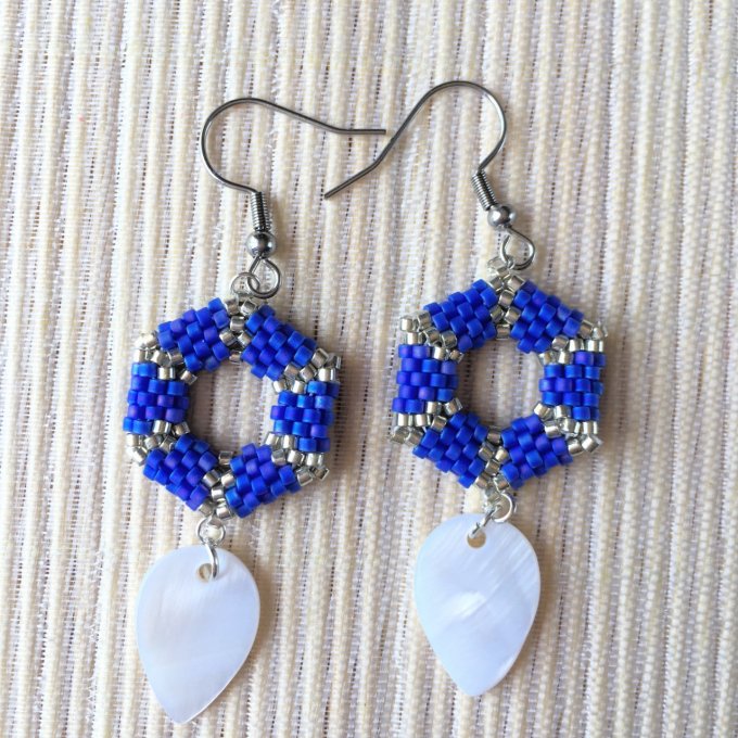 Boucles d'oreilles hexagone bleu jean & argenté, tissage miyuki