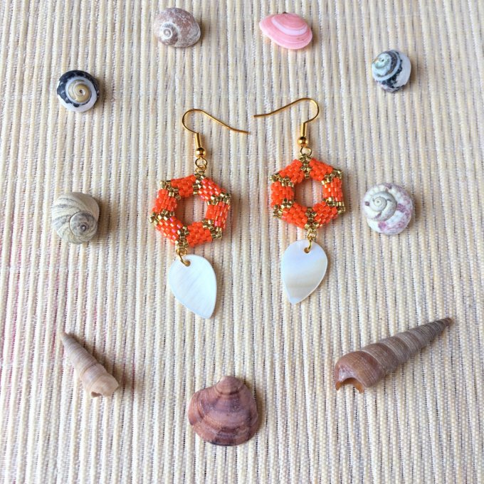 Boucles d'oreilles hexagone orange & doré, tissage Miyuki