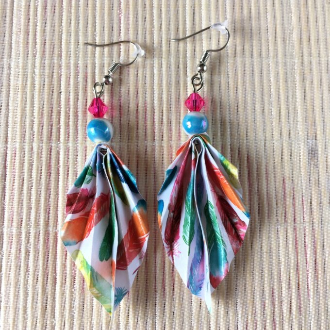 Boucles d'oreilles origami, blanc & plumes