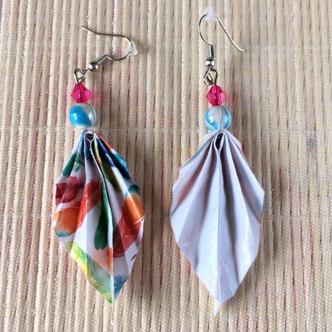 Boucles d'oreilles origami, blanc & plumes