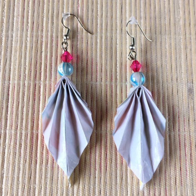 Boucles d'oreilles origami, blanc & plumes