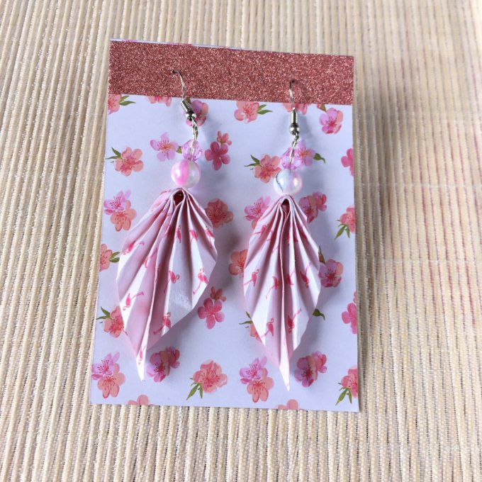 Boucles d'oreilles origami, blanc motif flamants roses