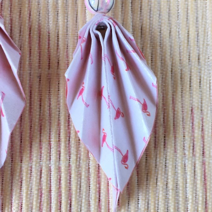 Boucles d'oreilles origami, blanc motif flamants roses