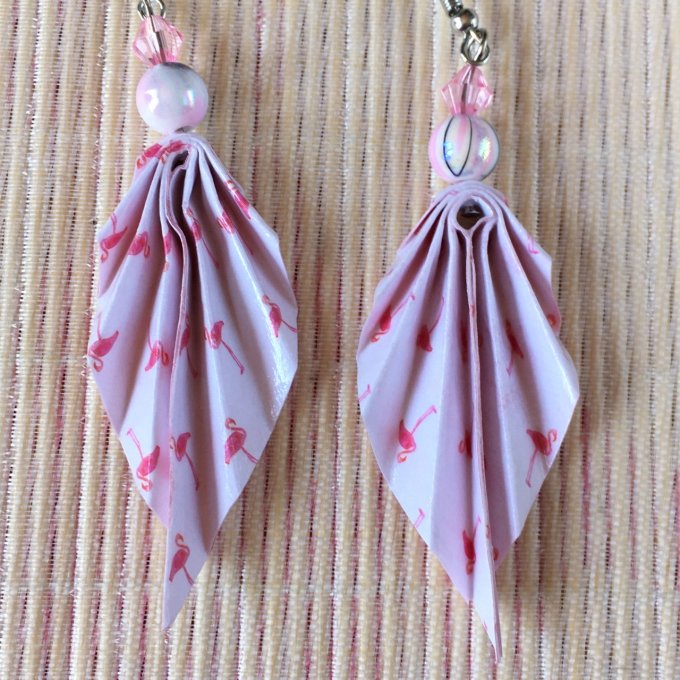 Boucles d'oreilles origami, blanc motif flamants roses