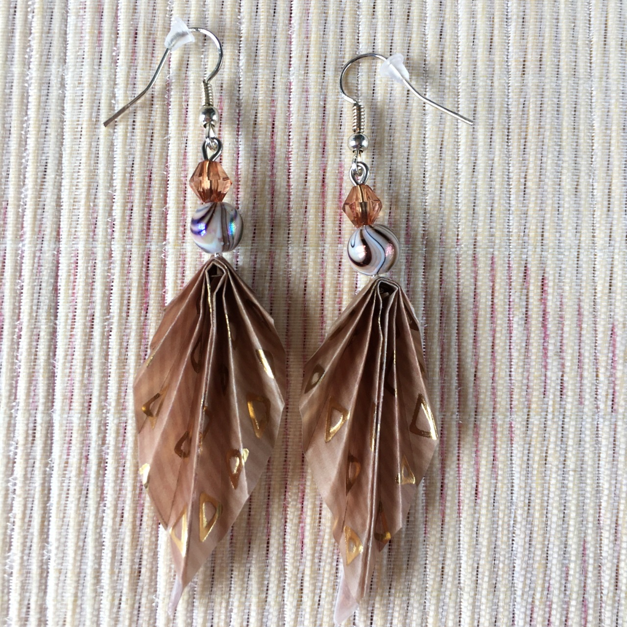 Boucles d'oreilles origami papier calque, marron et or