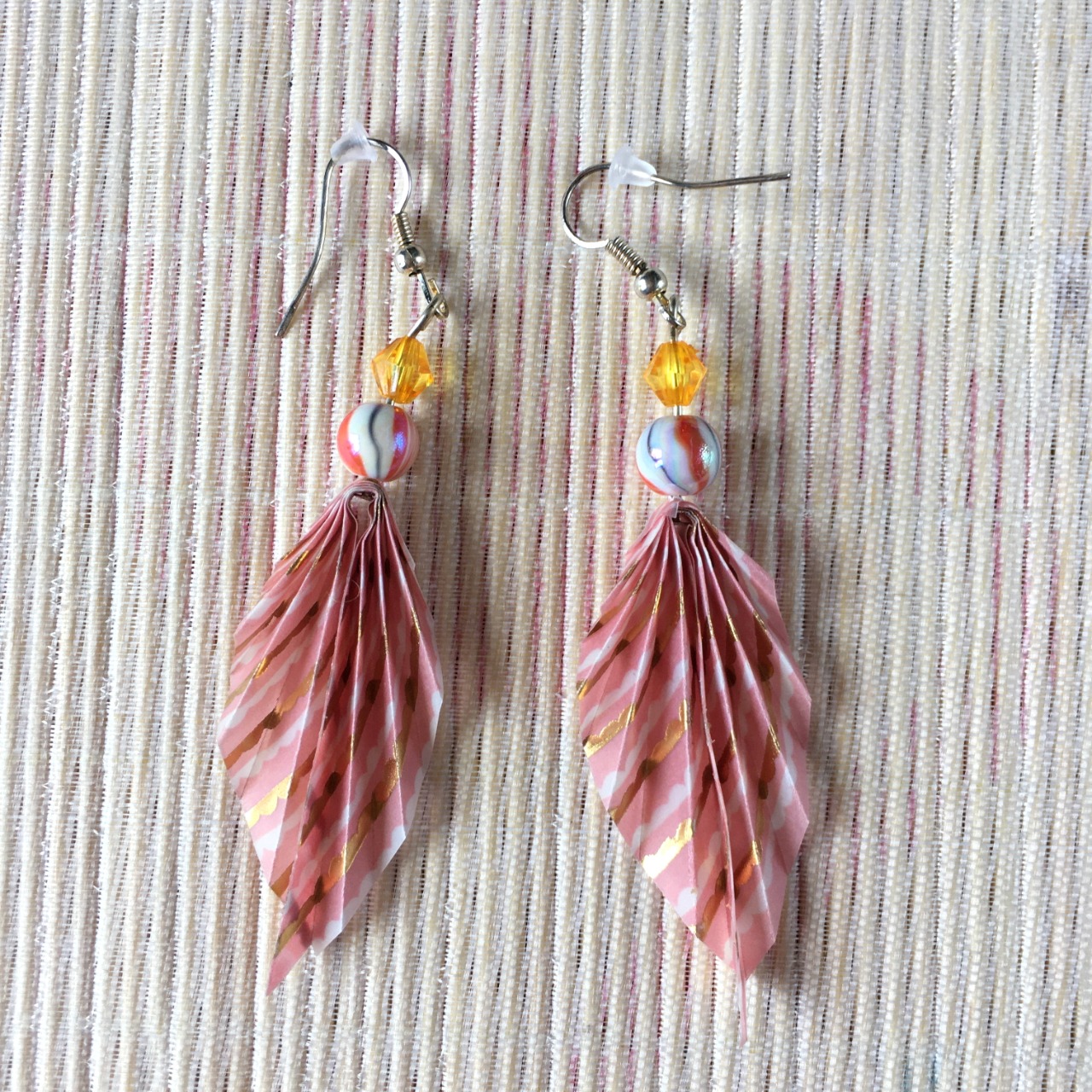 Boucles d'oreilles origami papier calque, rose & doré