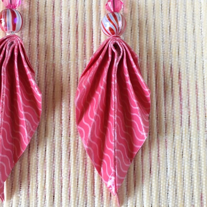 Boucles d'oreilles origami, rose vaguelettes