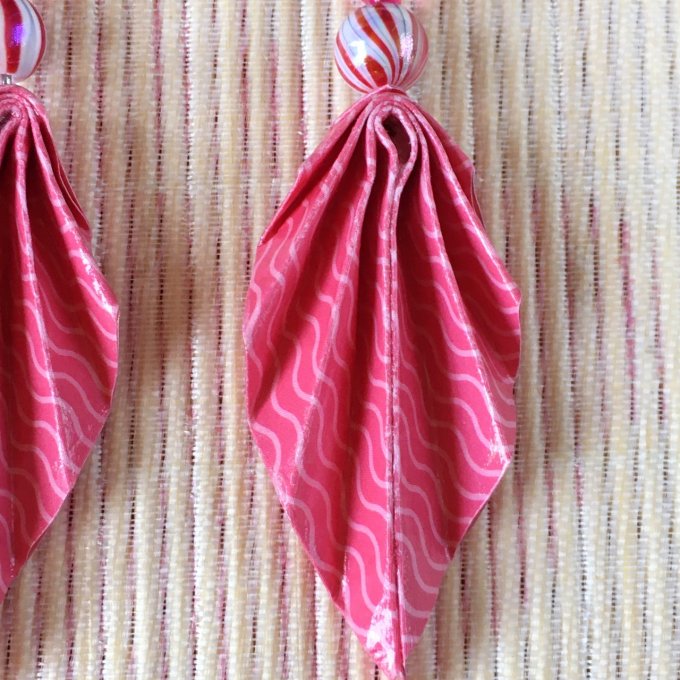 Boucles d'oreilles origami, rose vaguelettes