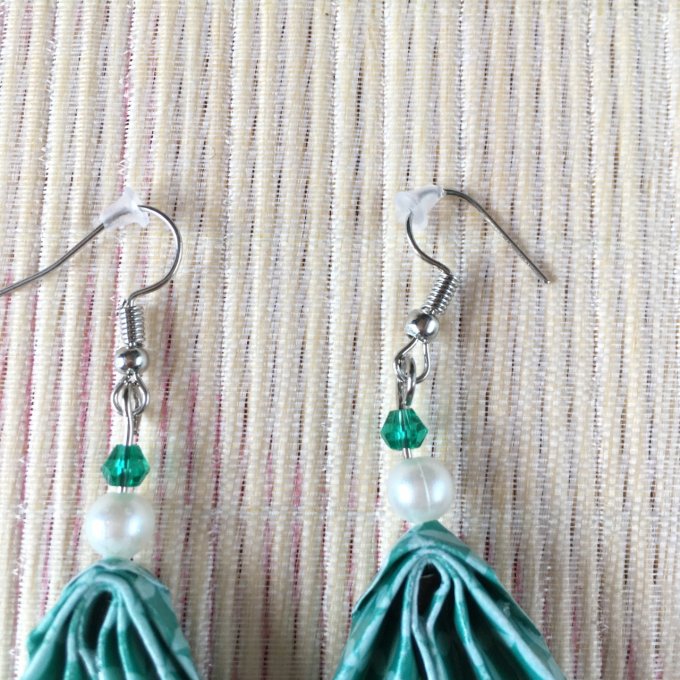 Boucles d'oreilles origami, vert et perle nacrée