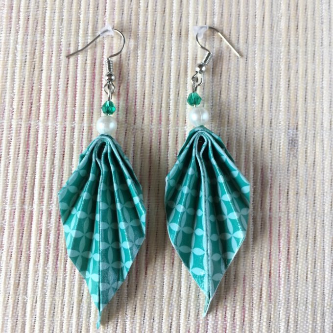 Boucles d'oreilles origami, vert et perle nacrée