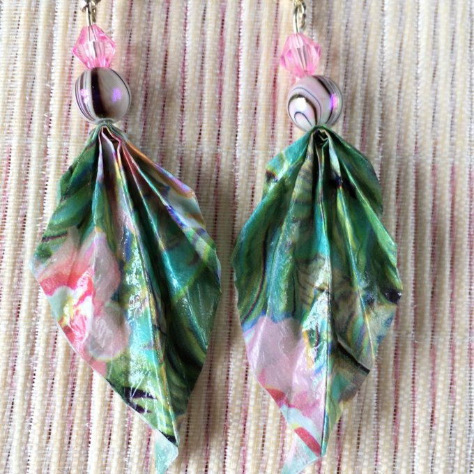 Boucles d'oreilles origami duo, vert et fleuri rose