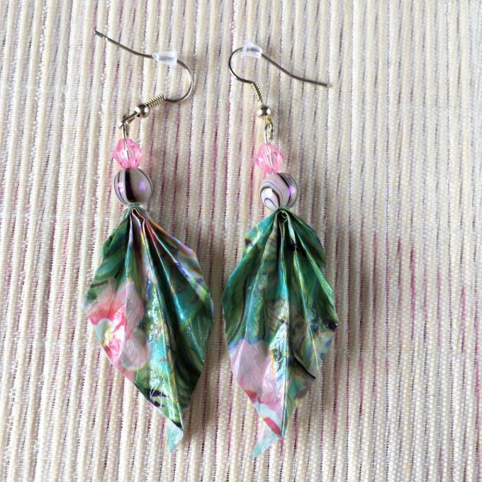 Boucles d'oreilles origami duo, vert et fleuri rose