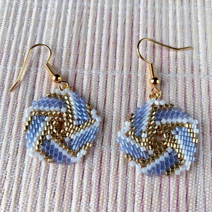 Boucles d’oreilles géométriques, couronne en perles Miyuki bleu, beige & doré