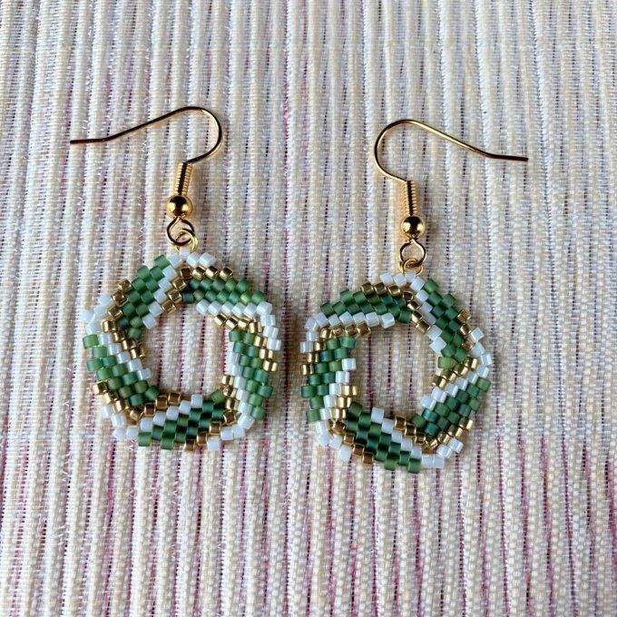 Boucles d’oreilles géométriques, couronne en perles Miyuki vert, beige, doré