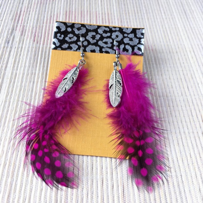 Boucles d'oreilles plumes, rose fuchsia & noir